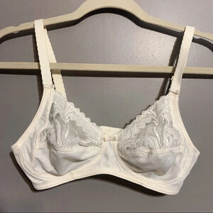Chantelle Cream Unlined Underwire Bra Size 32B